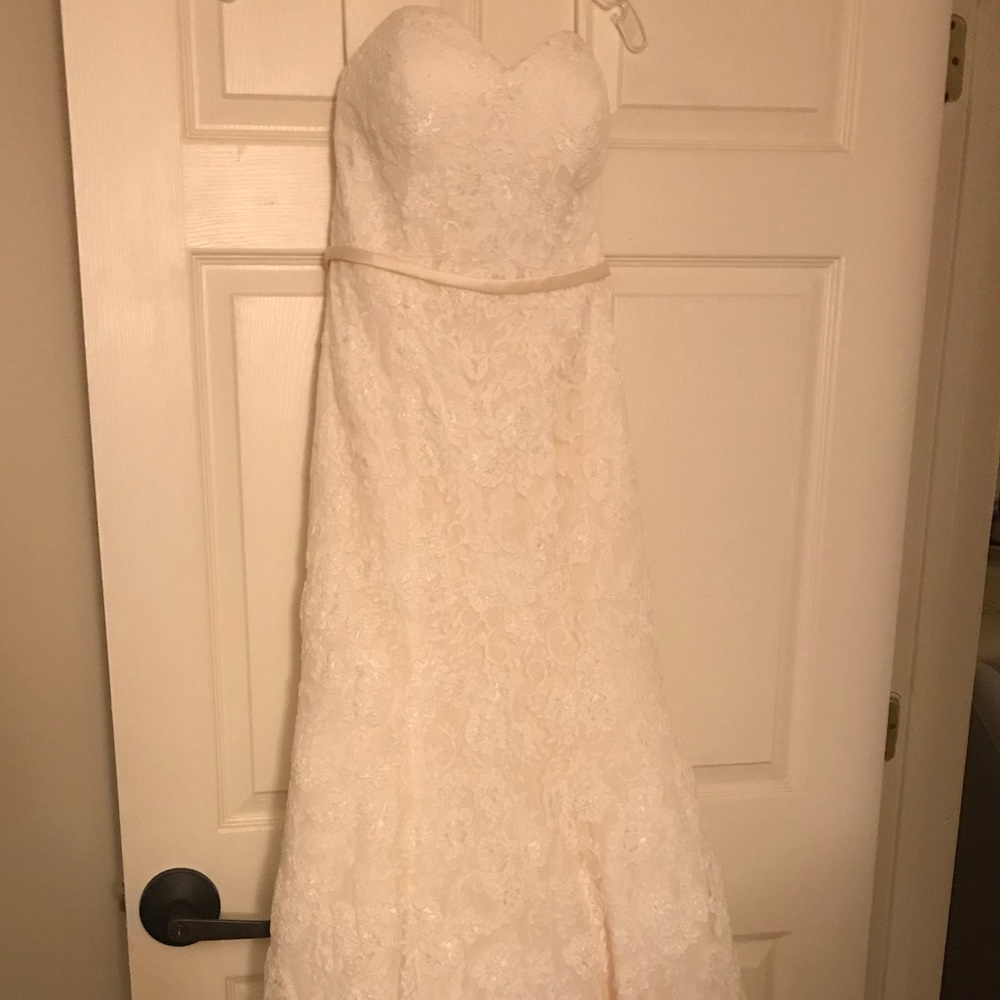 Never worn wedding dress, NEED GONE ASAP
